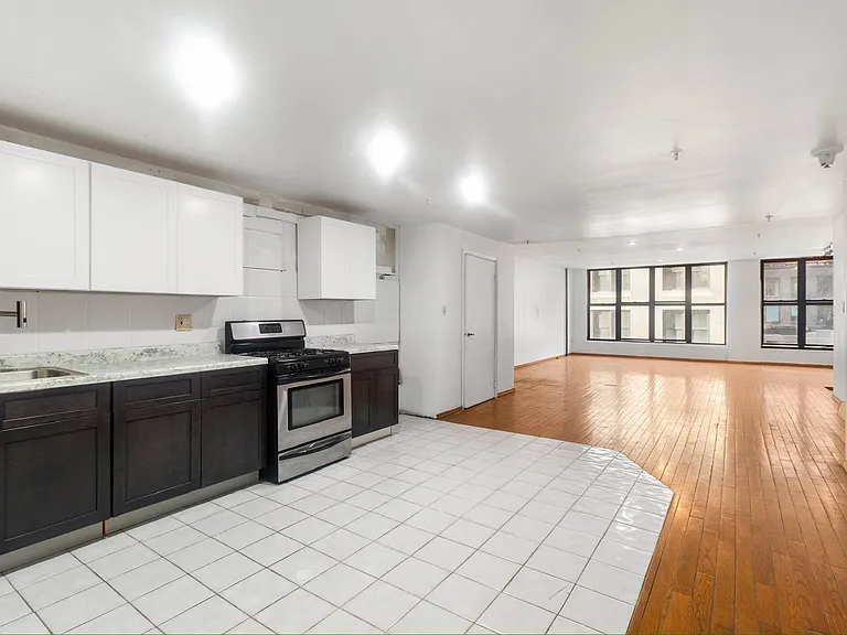154 W 27th St #6 — Photo 7
