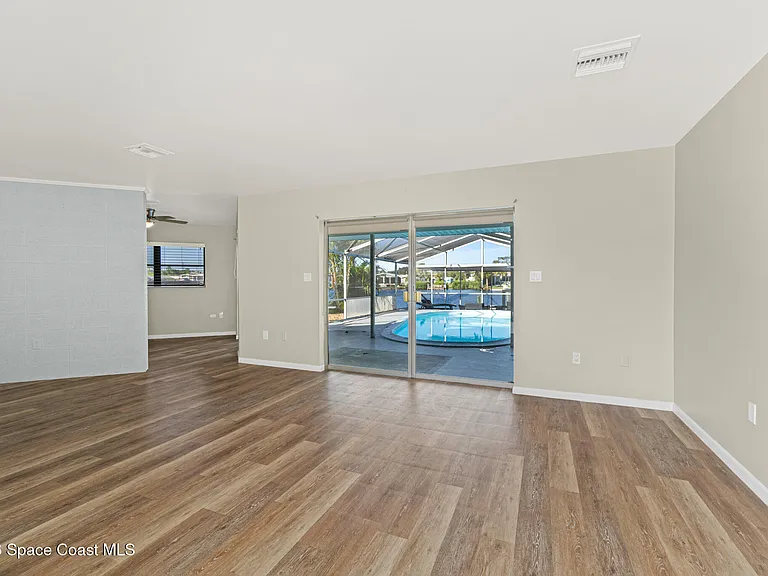 401 Milford Point Dr — Photo 7