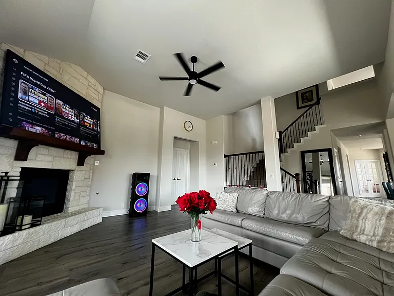 1241 Joseph Earl Dr — Photo 4