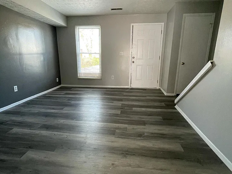 859 Moon Rd #PET FRIENDLY — Photo 6