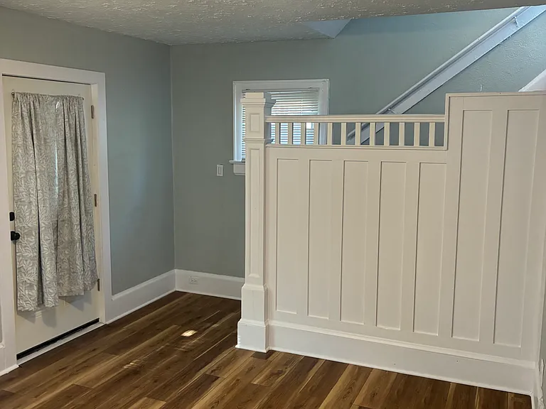1086 Joy Ave — Photo 15