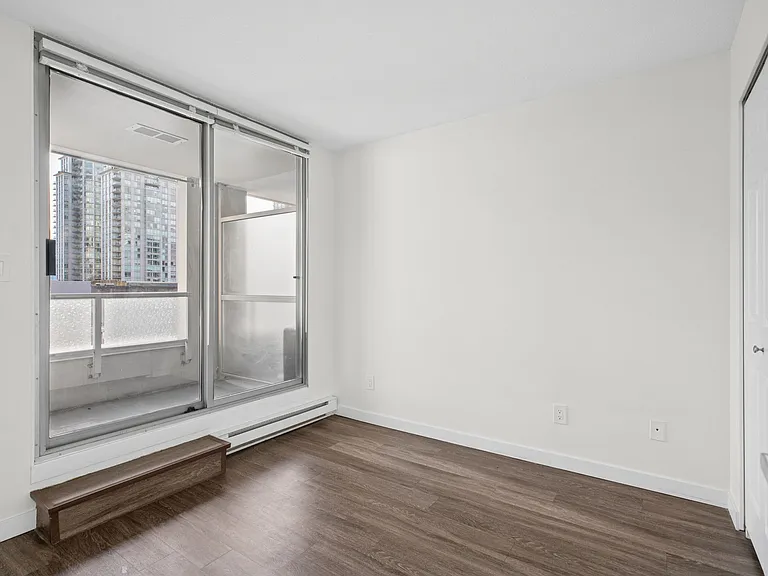 828 Howe St — Photo 16