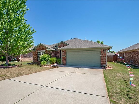 2nd image of 716 Ashwood Ln