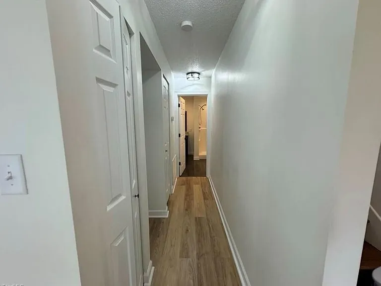 904 Elizabeth St — Photo 9