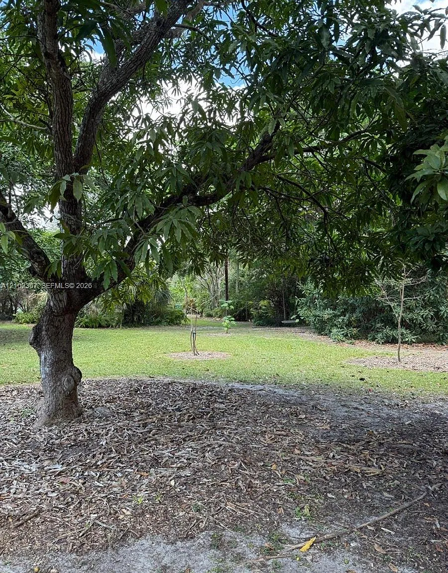 South Miami Gdn Heights — Photo 4