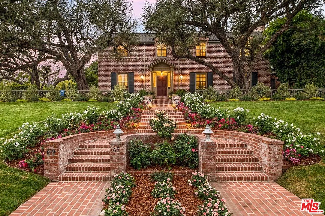 5 bed, 6.0 bath, 5141 sqft, $17,500 — Photo 1