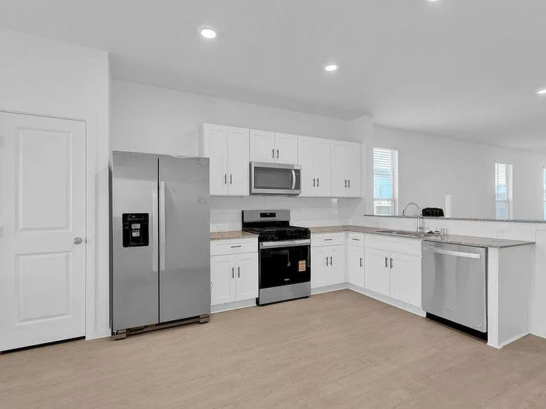 319 Bismuth Dr — Photo 2