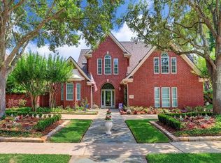 102 Whimbrel Dr, Sugar Land, TX 77478