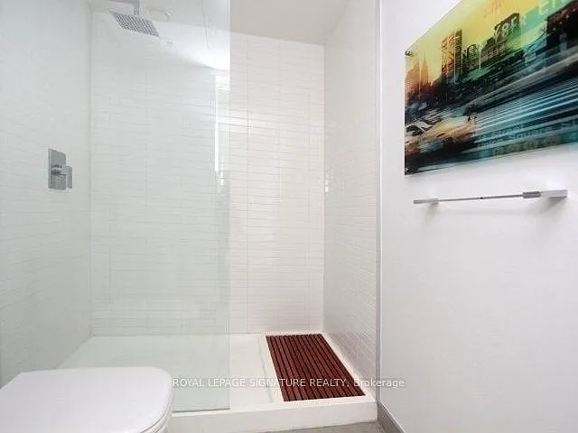 629 King St W #1318 — Photo 12
