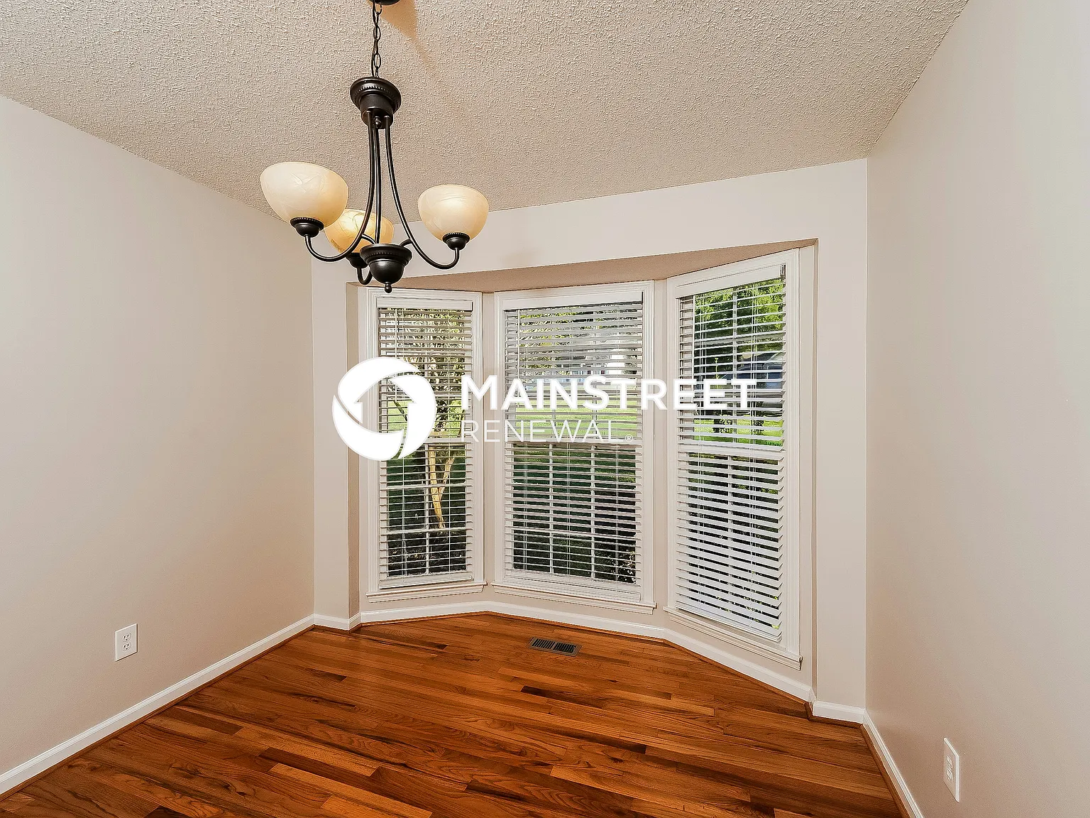 5229 Chestnut Ln — Photo 3