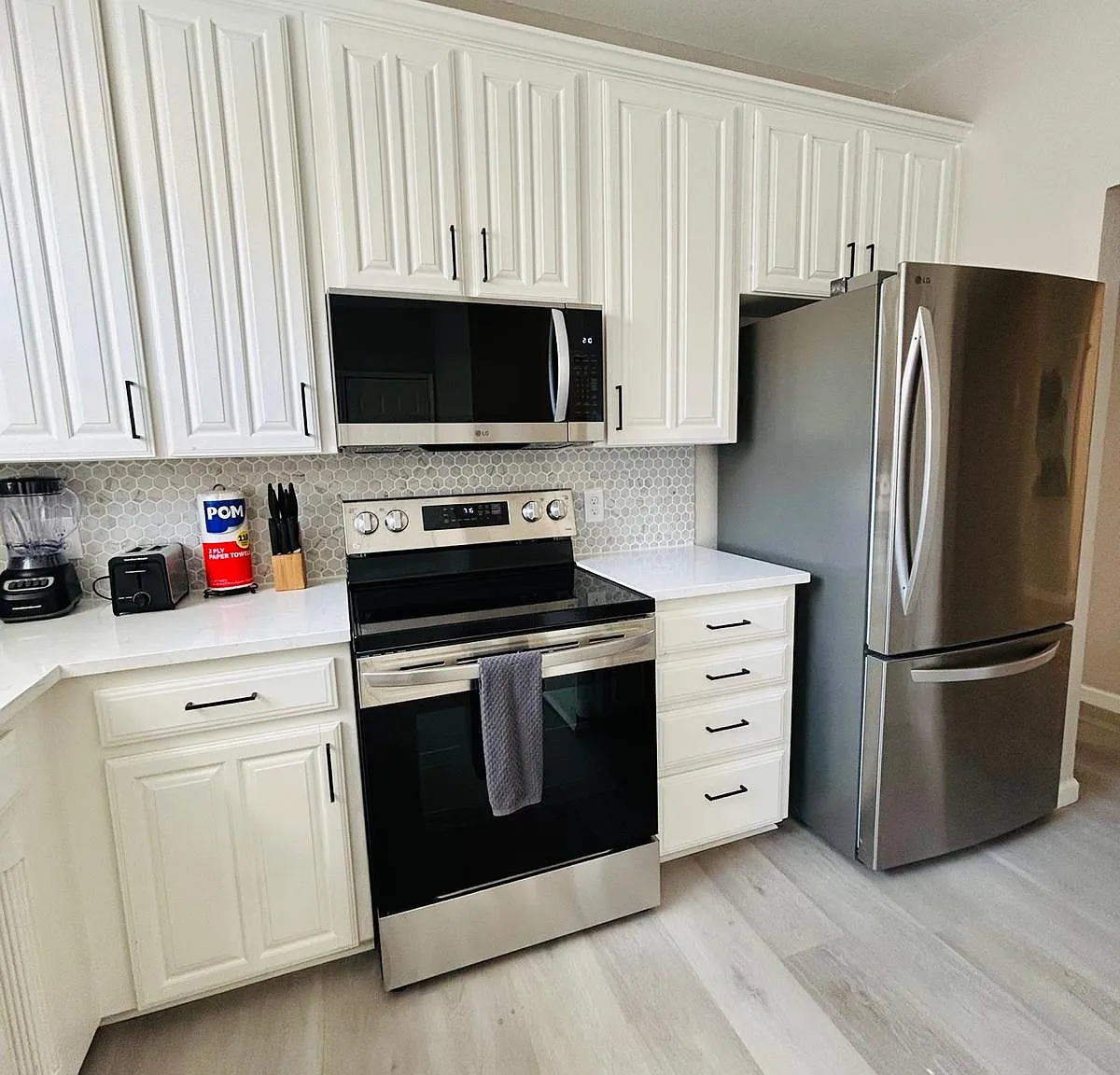 5 bed, 2.5 bath, 2159 sqft, $5,000 — Photo 4