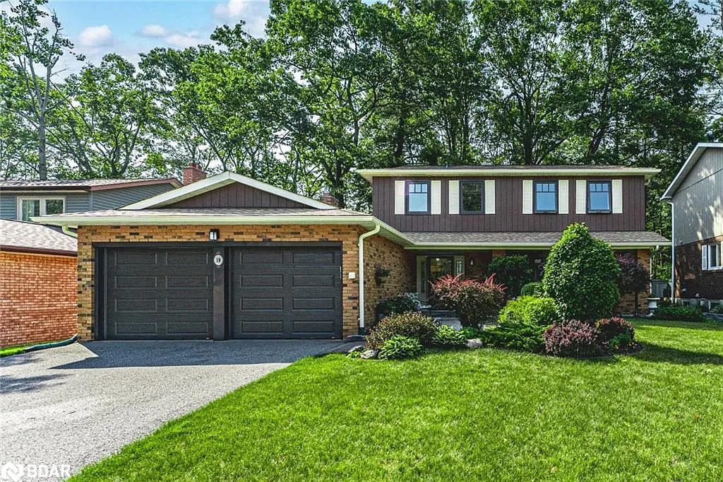19 Oakridge Dr photo 1