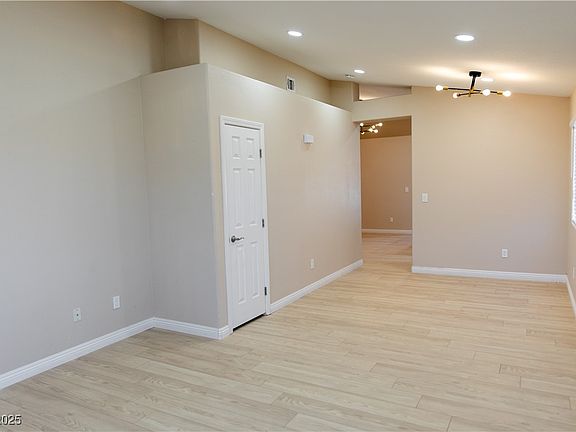 5th image of 9424 Fox Forest Ave