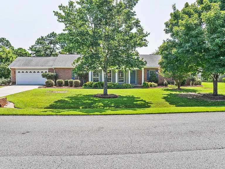 106 N Hiley Ct — Photo 1