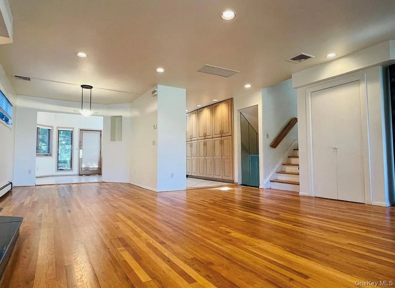 3 bed, 2.5 bath, 2040 sqft, $5,100 — Photo 4