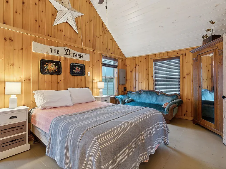 122 Anglers Rd — Photo 15
