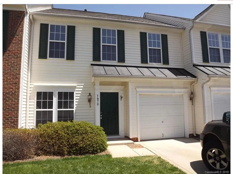 7970 Mariners Pointe Cir