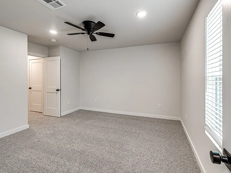 616 W 2nd St #100 — Photo 38