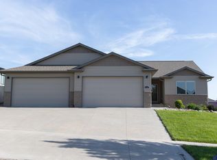 7535 Tavin Dr, Lincoln, NE 68516