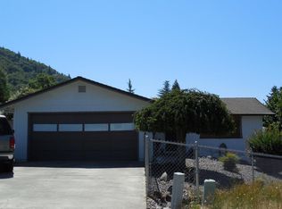 1019 NE Primrose Pl, Grants Pass, OR 97526