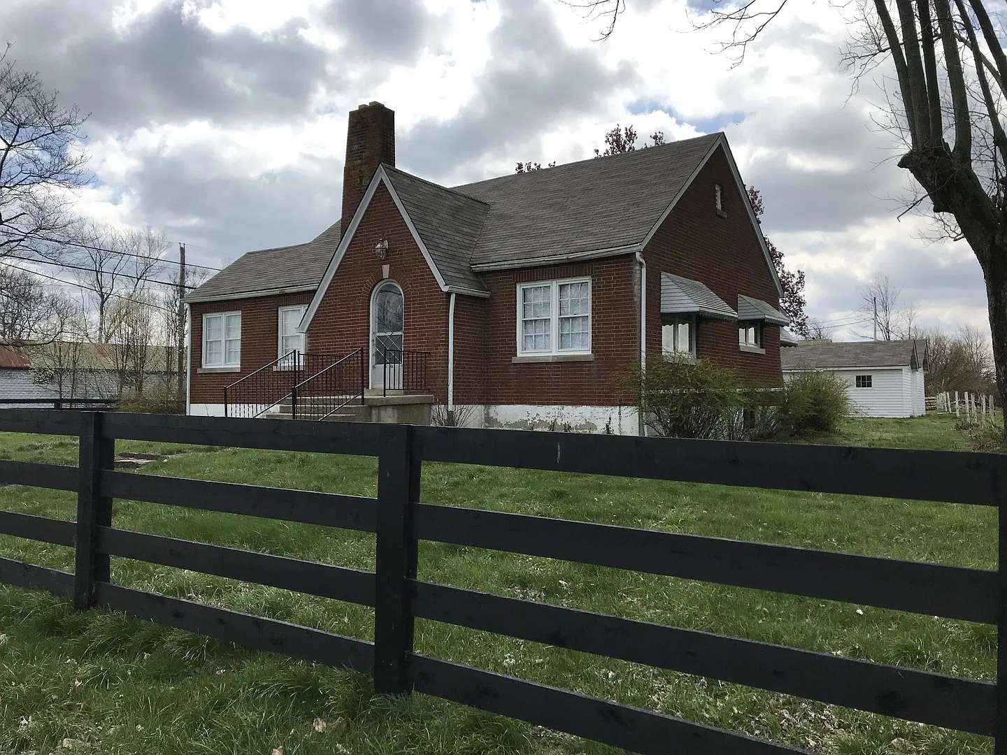 3 bed 1 bath House w/ basement in Waddy! — Photo 3
