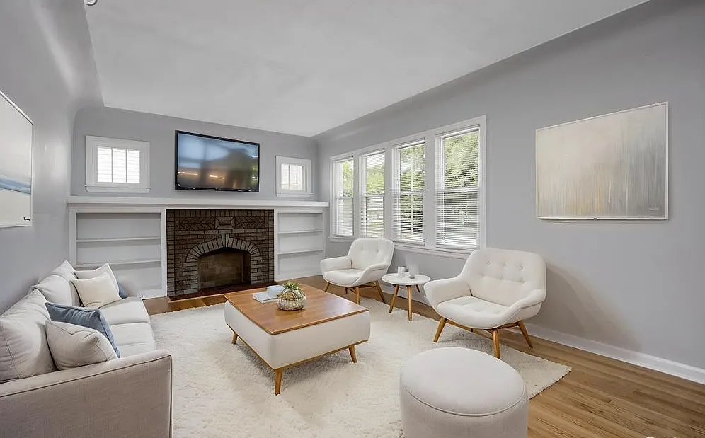 22911 Hayes Ave — Photo 2