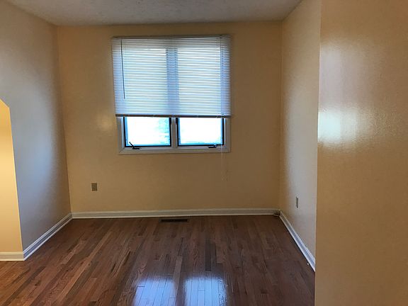 3rd image of 148 Presidents Ln APT 6
