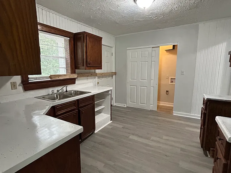 379 Dellwood Dr — Photo 6