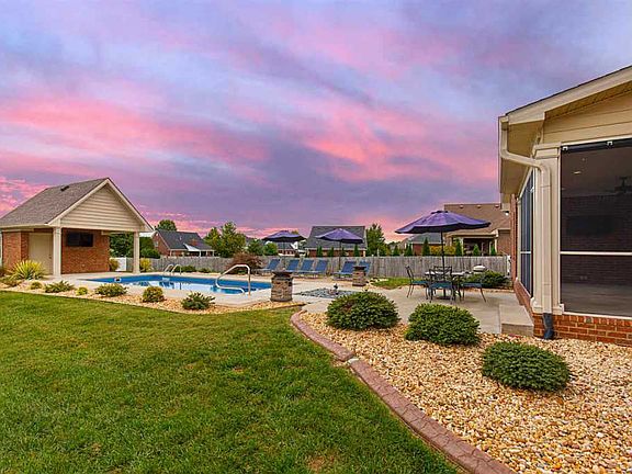 5th image of 351 Roseberry Cir