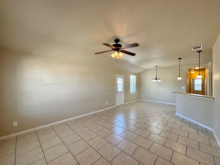 4601 Cambridge Dr — Photo 3
