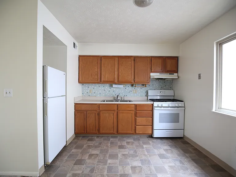 349 13th Ave #B — Photo 2