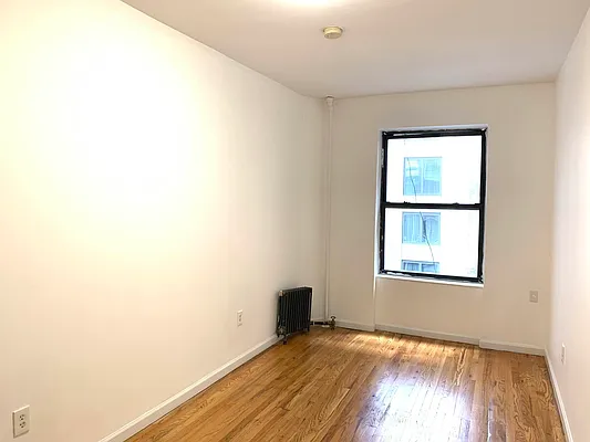 Rented by Salon Realty Corp | media 9