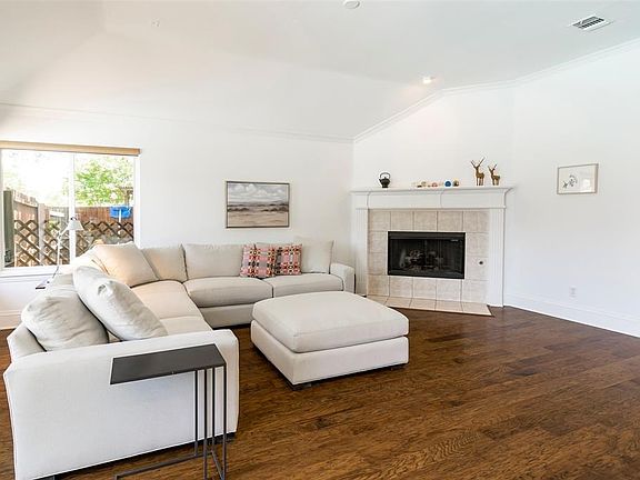 2nd image of 6006 Valleywood Dr