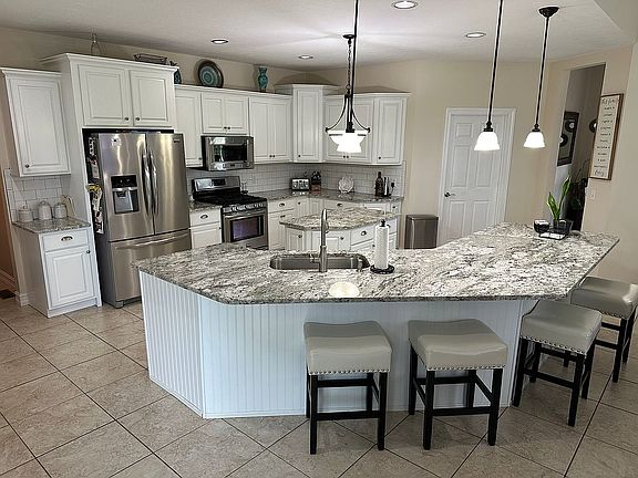 Large Spacious Kitchen      