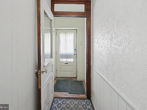 3rd image of 628 E Broad St