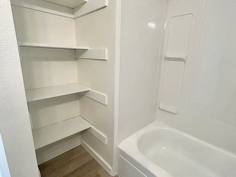 Olympic View Apartments — Photo 30