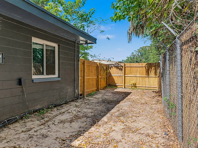 1701 Rogero Rd #1701 — Photo 25