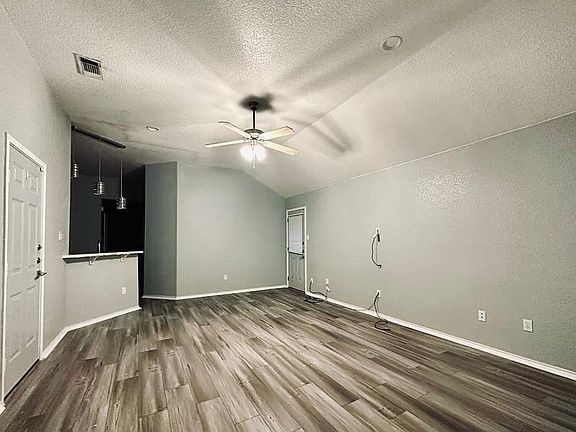 5th image of 223 Dale Earnhardt Dr #B