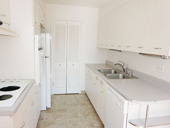 5th image of 328-334 S 37th St #9