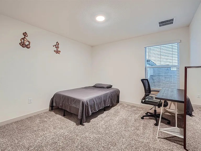 10601 Seguin St — Photo 11