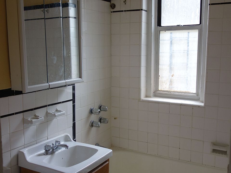 2nd image of 114 W 183rd St APT 2C
