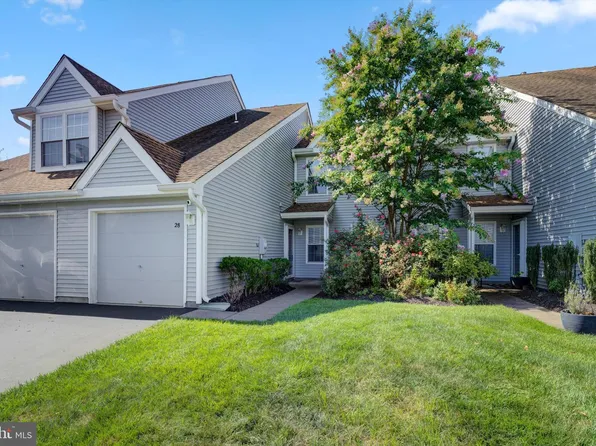 28 Hemlock Ct, Bordentown, NJ 08505