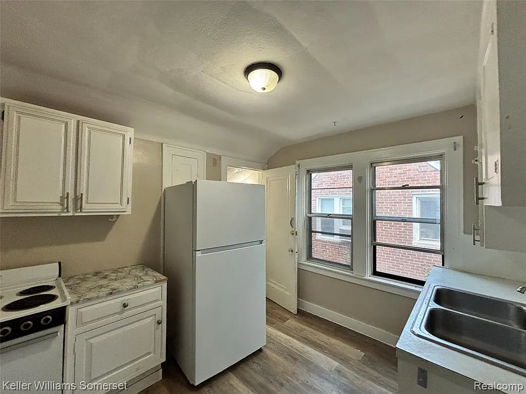 2 bed, 1.0 bath, 1040 sqft, $1,150 — Photo 2