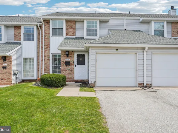 720 Springhouse Ct, Lansdale, PA 19446