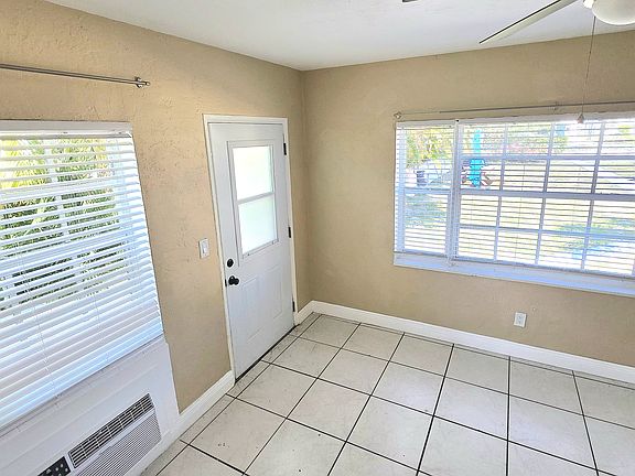 4th image of 1738 Dewey St #W