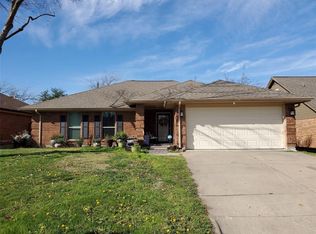 6004 Meadowdale Rd, Arlington, TX 76017