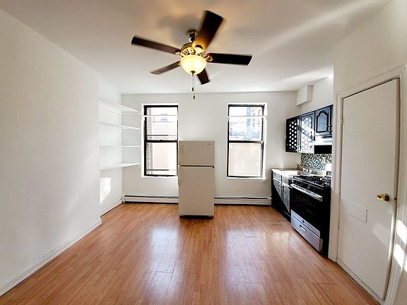 3rd image of 140 Lawrence St #1