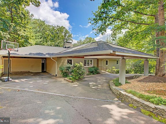 3rd image of 6324 Crosswoods Dr
