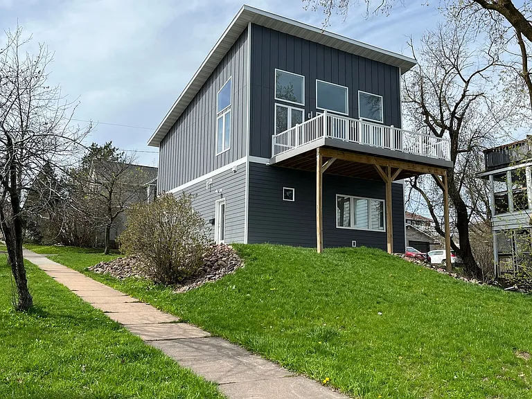 614 N 7th Ave E — Photo 1