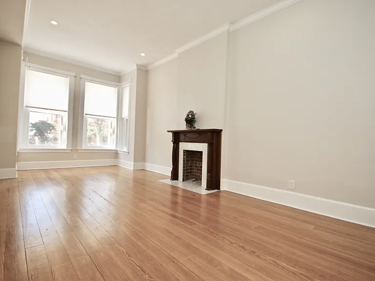 732 Yarmouth St #A — Photo 2
